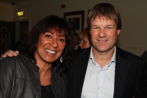 19-11-2009 SHOWBIZZ; SPORTHELDEN VAN WELEER HEFFEN HET GLAS OP FEEST. De tongen raakten los op het wijnfeest in Oisterwijk waar vele sporthelden elkaar troffen.
foto: Albert den Iseger.