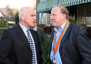 19-11-2009 SHOWBIZZ; SPORTHELDEN VAN WELEER HEFFEN HET GLAS OP FEEST. De tongen raakten los op het wijnfeest in Oisterwijk waar vele sporthelden elkaar troffen.
foto: Albert den Iseger.