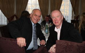 19-11-2009 SHOWBIZZ; SPORTHELDEN VAN WELEER HEFFEN HET GLAS OP FEEST. De tongen raakten los op het wijnfeest in Oisterwijk waar vele sporthelden elkaar troffen.
foto: Albert den Iseger.