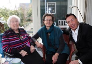 05-02-2010 SHOWBIZZ; GEORGETTE REJEWSKI IS JARIG EN WORD VANDAAG 100 JAAR. Georgette oa.bekend geworden door haar oma rol in zeg eens AAa werd vandaag 100 jaar in het verzorgings tehuis in Midden Beemster.Georgette overleefde al haar toneel kinderen de afgelopen jaren.Georgette moest oa. afscheid nemen van Jos Brink en Carol van Herwijnen.
foto: Albert den Iseger.
