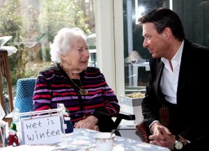 05-02-2010 SHOWBIZZ; GEORGETTE REJEWSKI IS JARIG EN WORD VANDAAG 100 JAAR. Georgette oa.bekend geworden door haar oma rol in zeg eens AAa werd vandaag 100 jaar in het verzorgings tehuis in Midden Beemster.Georgette overleefde al haar toneel kinderen de afgelopen jaren.Georgette moest oa. afscheid nemen van Jos Brink en Carol van Herwijnen.
foto: Albert den Iseger.