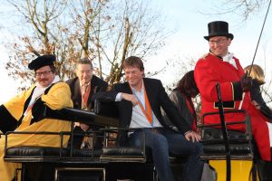 19-11-2009 SHOWBIZZ; SPORTHELDEN VAN WELEER HEFFEN HET GLAS OP FEEST. De tongen raakten los op het wijnfeest in Oisterwijk waar vele sporthelden elkaar troffen.
foto: Albert den Iseger.
