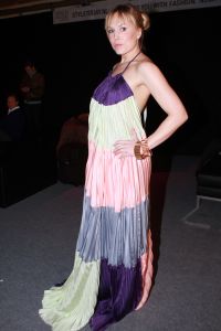02-02-2010 SHOWBIZZ; JAN TAMINIAU OPENDE DE AMSTERDAM FASHIONWEEK MET NIEUWE COLLECTIE DUALISME. Tal van bekende waren gekomen om de prachtige mode van Jan Taminiau te zien. Jan doopte zijn 2010 collectie als Dualisme. Alles is erg transparant maar door het gros van pailetten dragen ze net een pantser. Prachtig en opmerkelijke mode van Jan die Maxima in 2009 kleedde in een jasje gemaakt van een oude postzak. Een primeur want niet eerder koos de prinses voor een Nederlandse ontwerper. 
foto: Albert den Iseger.