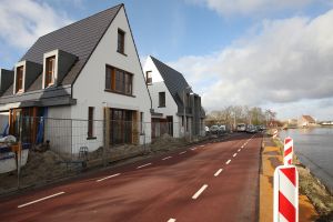 02-02-2010 SHOWBIZZ: HUIS VAN PATTY BRARD AAN DE AMSTEL IS BIJNA KLAAR. Volgens de bouwvakkers nog een paar weken en dan is het huis klaar, dan kunnen Patty en Antoine de verhuisdozen inpakken en gaan verhuizen. 
foto: Albert den Iseger. 