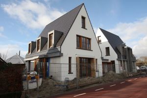 02-02-2010 SHOWBIZZ: HUIS VAN PATTY BRARD AAN DE AMSTEL IS BIJNA KLAAR. Volgens de bouwvakkers nog een paar weken en dan is het huis klaar, dan kunnen Patty en Antoine de verhuisdozen inpakken en gaan verhuizen. 
foto: Albert den Iseger. 