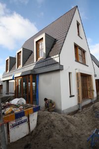 02-02-2010 SHOWBIZZ: HUIS VAN PATTY BRARD AAN DE AMSTEL IS BIJNA KLAAR. Volgens de bouwvakkers nog een paar weken en dan is het huis klaar, dan kunnen Patty en Antoine de verhuisdozen inpakken en gaan verhuizen. 
foto: Albert den Iseger. 