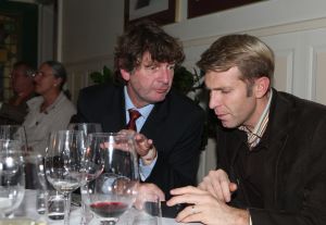 19-11-2009 SHOWBIZZ; SPORTHELDEN VAN WELEER HEFFEN HET GLAS OP FEEST. De tongen raakten los op het wijnfeest in Oisterwijk waar vele sporthelden elkaar troffen.
foto: Albert den Iseger.