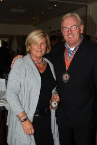19-11-2009 SHOWBIZZ; SPORTHELDEN VAN WELEER HEFFEN HET GLAS OP FEEST. De tongen raakten los op het wijnfeest in Oisterwijk waar vele sporthelden elkaar troffen.
foto: Albert den Iseger.