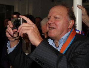 19-11-2009 SHOWBIZZ; SPORTHELDEN VAN WELEER HEFFEN HET GLAS OP FEEST. De tongen raakten los op het wijnfeest in Oisterwijk waar vele sporthelden elkaar troffen.
foto: Albert den Iseger.