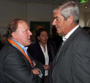 19-11-2009 SHOWBIZZ; SPORTHELDEN VAN WELEER HEFFEN HET GLAS OP FEEST. De tongen raakten los op het wijnfeest in Oisterwijk waar vele sporthelden elkaar troffen.
foto: Albert den Iseger.