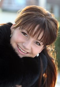17-02-2010 SHOWBIZZ; SIENEKE PEETERS GAAT NAAR REGINA COELI OM ENGELS TE LEREN. Waarschijnlijk gaat Sieneke binnenkort naar de nonnen toe in Vught om haar engels op een hoger niveau te krijgen. Altijd makkelijk voor straks in Oslo om goed te kunnen communiseren met andere artiesten. In 2007 bracht Sieneke een cd uit met zes covers van hit nummers uit de jaren 1980. Vanaf 11 februari ligt de single SHA-LA-LIE in de winkel en is deze week binnen gekomen op nr. 13 van de top 100. 
foto: Albert den Iseger.
