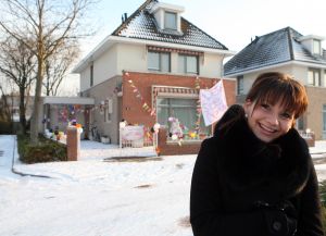 17-02-2010 SHOWBIZZ; SIENEKE PEETERS GAAT NAAR REGINA COELI OM ENGELS TE LEREN. Waarschijnlijk gaat Sieneke binnenkort naar de nonnen toe in Vught om haar engels op een hoger niveau te krijgen. Altijd makkelijk voor straks in Oslo om goed te kunnen communiseren met andere artiesten. In 2007 bracht Sieneke een cd uit met zes covers van hit nummers uit de jaren 1980. Vanaf 11 februari ligt de single SHA-LA-LIE in de winkel en is deze week binnen gekomen op nr. 13 van de top 100. 
foto: Albert den Iseger.
