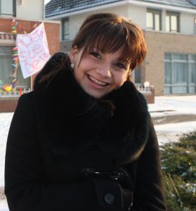 17-02-2010 SHOWBIZZ; SIENEKE PEETERS GAAT NAAR REGINA COELI OM ENGELS TE LEREN. Waarschijnlijk gaat Sieneke binnenkort naar de nonnen toe in Vught om haar engels op een hoger niveau te krijgen. Altijd makkelijk voor straks in Oslo om goed te kunnen communiseren met andere artiesten. In 2007 bracht Sieneke een cd uit met zes covers van hit nummers uit de jaren 1980. Vanaf 11 februari ligt de single SHA-LA-LIE in de winkel en is deze week binnen gekomen op nr. 13 van de top 100. 
foto: Albert den Iseger.
