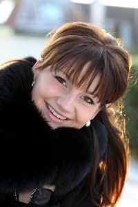 17-02-2010 SHOWBIZZ; SIENEKE PEETERS GAAT NAAR REGINA COELI OM ENGELS TE LEREN. Waarschijnlijk gaat Sieneke binnenkort naar de nonnen toe in Vught om haar engels op een hoger niveau te krijgen. Altijd makkelijk voor straks in Oslo om goed te kunnen communiseren met andere artiesten. In 2007 bracht Sieneke een cd uit met zes covers van hit nummers uit de jaren 1980. Vanaf 11 februari ligt de single SHA-LA-LIE in de winkel en is deze week binnen gekomen op nr. 13 van de top 100. 
foto: Albert den Iseger.