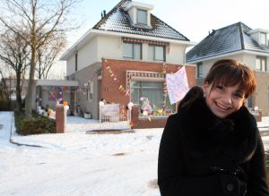 17-02-2010 SHOWBIZZ; SIENEKE PEETERS GAAT NAAR REGINA COELI OM ENGELS TE LEREN. Waarschijnlijk gaat Sieneke binnenkort naar de nonnen toe in Vught om haar engels op een hoger niveau te krijgen. Altijd makkelijk voor straks in Oslo om goed te kunnen communiseren met andere artiesten. In 2007 bracht Sieneke een cd uit met zes covers van hit nummers uit de jaren 1980. Vanaf 11 februari ligt de single SHA-LA-LIE in de winkel en is deze week binnen gekomen op nr. 13 van de top 100. 
foto: Albert den Iseger.