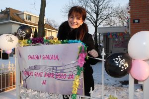 17-02-2010 SHOWBIZZ; SIENEKE PEETERS GAAT NAAR REGINA COELI OM ENGELS TE LEREN. Waarschijnlijk gaat Sieneke binnenkort naar de nonnen toe in Vught om haar engels op een hoger niveau te krijgen. Altijd makkelijk voor straks in Oslo om goed te kunnen communiseren met andere artiesten. In 2007 bracht Sieneke een cd uit met zes covers van hit nummers uit de jaren 1980. Vanaf 11 februari ligt de single SHA-LA-LIE in de winkel en is deze week binnen gekomen op nr. 13 van de top 100. 
foto: Albert den Iseger.
