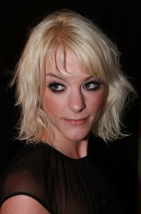 02-02-2010 SHOWBIZZ; JAN TAMINIAU OPENDE DE AMSTERDAM FASHIONWEEK MET NIEUWE COLLECTIE DUALISME. Tal van bekende waren gekomen om de prachtige mode van Jan Taminiau te zien. Jan doopte zijn 2010 collectie als Dualisme. Alles is erg transparant maar door het gros van pailetten dragen ze net een pantser. Prachtig en opmerkelijke mode van Jan die Maxima in 2009 kleedde in een jasje gemaakt van een oude postzak. Een primeur want niet eerder koos de prinses voor een Nederlandse ontwerper.
foto: Albert den Iseger.