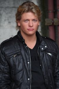 23-02-2010 SHOWBIZZ; THOMAS BERGE NWE SINGLE DEZE IN DE WINKEL. Thomas nieuwe single met de titel \