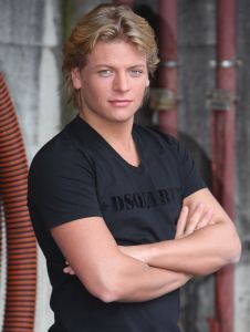 23-02-2010 SHOWBIZZ; THOMAS BERGE NWE SINGLE DEZE IN DE WINKEL. Thomas nieuwe single met de titel \