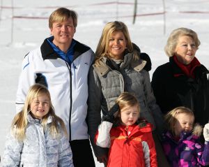 23-02-2011 KONINKLIJK HUIS: KONINKLIJKE FAMILIE OP WINTERSPORT IN LECH.Prins Willem-Alexander, Prinses Maxima,   Prinsessen Amalia, Alexia en Ariana. Koningin Beatrix, Prins Constantijn, Prinses Laurentien, Gravin  Eloise, Claus-Casimir en Leonore,Prinses Mabel en Prins Friso met hun kinderen Luana en Zaria poseerden weer voor de media in het Oostenrijkse Lech.
foto: Albert den Iseger.