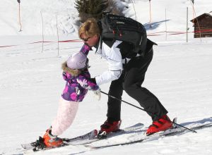 23-02-2011 KONINKLIJK HUIS: KONINKLIJKE FAMILIE OP WINTERSPORT IN LECH.Prins Willem-Alexander, Prinses Maxima,   Prinsessen Amalia, Alexia en Ariana. Koningin Beatrix, Prins Constantijn, Prinses Laurentien, Gravin  Eloise, Claus-Casimir en Leonore,Prinses Mabel en Prins Friso met hun kinderen Luana en Zaria poseerden weer voor de media in het Oostenrijkse Lech.
foto: Albert den Iseger.