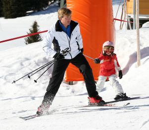 23-02-2011 KONINKLIJK HUIS: KONINKLIJKE FAMILIE OP WINTERSPORT IN LECH.Prins Willem-Alexander, Prinses Maxima,   Prinsessen Amalia, Alexia en Ariana. Koningin Beatrix, Prins Constantijn, Prinses Laurentien, Gravin  Eloise, Claus-Casimir en Leonore,Prinses Mabel en Prins Friso met hun kinderen Luana en Zaria poseerden weer voor de media in het Oostenrijkse Lech.
foto: Albert den Iseger.