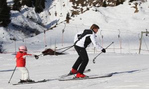 23-02-2011 KONINKLIJK HUIS: KONINKLIJKE FAMILIE OP WINTERSPORT IN LECH.Prins Willem-Alexander, Prinses Maxima,   Prinsessen Amalia, Alexia en Ariana. Koningin Beatrix, Prins Constantijn, Prinses Laurentien, Gravin  Eloise, Claus-Casimir en Leonore,Prinses Mabel en Prins Friso met hun kinderen Luana en Zaria poseerden weer voor de media in het Oostenrijkse Lech.
foto: Albert den Iseger.