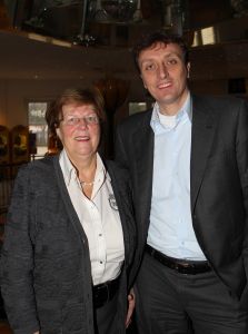 12-02-2011 SHOWBIZZ; FAMILIEBEDRIJVEN IN BEELD BIJ OMROEP MAXX. Omroep MAXX komt vanaf 15 Februarie op Ned 2 met het programma DE OUDSTE FAMILIEBEDRIJVEN VAN NEDERLAND. Vele oude familie s  worden prive gevolgt door camera en geluid. Er komen 9 oude Nederlandse familie s in beeld.oa. Van Bommel, Joustra Sonnenberg en Van Zuylen van Nijevelt.
foto: Albert den Iseger