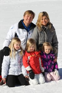23-02-2011 KONINKLIJK HUIS: KONINKLIJKE FAMILIE OP WINTERSPORT IN LECH.Prins Willem-Alexander, Prinses Maxima,   Prinsessen Amalia, Alexia en Ariana. Koningin Beatrix, Prins Constantijn, Prinses Laurentien, Gravin  Eloise, Claus-Casimir en Leonore,Prinses Mabel en Prins Friso met hun kinderen Luana en Zaria poseerden weer voor de media in het Oostenrijkse Lech.
foto: Albert den Iseger.