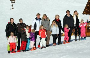 23-02-2011 KONINKLIJK HUIS: KONINKLIJKE FAMILIE OP WINTERSPORT IN LECH.Prins Willem-Alexander, Prinses Maxima,   Prinsessen Amalia, Alexia en Ariana. Koningin Beatrix, Prins Constantijn, Prinses Laurentien, Gravin  Eloise, Claus-Casimir en Leonore,Prinses Mabel en Prins Friso met hun kinderen Luana en Zaria poseerden weer voor de media in het Oostenrijkse Lech.
foto: Albert den Iseger.