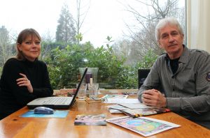 19-02-2011 SHOWBIZZ; COLINE EN JOHN SEINE OPENBAREN VERHAAL OMTRENT BOBBY FARRELL VAN BONEY M. Edwin Bredius had een ontmoeting met John en zijn vrouw Coline Seine de voormalige manager van Bobby Farrell. Een opzienbarend verhaal kwam op tafel en nieuw in de nwe PRIVE.
foto: Albert den Iseger.