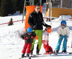 23-02-2011 KONINKLIJK HUIS: KONINKLIJKE FAMILIE OP WINTERSPORT IN LECH.Prins Willem-Alexander, Prinses Maxima,   Prinsessen Amalia, Alexia en Ariana. Koningin Beatrix, Prins Constantijn, Prinses Laurentien, Gravin  Eloise, Claus-Casimir en Leonore,Prinses Mabel en Prins Friso met hun kinderen Luana en Zaria poseerden weer voor de media in het Oostenrijkse Lech.
foto: Albert den Iseger.
