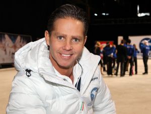 2-2-2011 SHOBIZZ; STERREN SCHITTEREN OP HET IJS. Tien bekende Nederlanders zullen wekelijks samen met hun vaste ice partner een kur schaatsen. Een deskundige jury beoordeelt de prestatie en samen met het publiek welk koppel er wekelijks afvalt. Nance en Gerard Joling presenteren Sterren Dansen op het Ijs.
foto: Albert den Iseger.