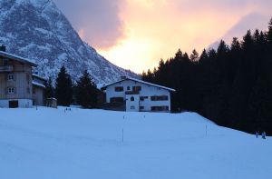 23-02-2011 KONINKLIJK HUIS: KONINKLIJKE FAMILIE OP WINTERSPORT IN LECH.Prins Willem-Alexander, Prinses Maxima,   Prinsessen Amalia, Alexia en Ariana. Koningin Beatrix, Prins Constantijn, Prinses Laurentien, Gravin  Eloise, Claus-Casimir en Leonore,Prinses Mabel en Prins Friso met hun kinderen Luana en Zaria poseerden weer voor de media in het Oostenrijkse Lech.
foto: Albert den Iseger.
