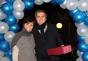 15-02-2011 SHOWBIZZ; JAAP BUIJS WORDT 65 JAAR EN DAAROM EEN FEESTJE. Het was een verrassingsfeestje voor Jaap Buijs georganisserd door zijn zoon en dochter. Hotel Spaander aan de Dijk was omgetoverd in een zeer sfeervol paleisje voor de jarige loco burgemeester van Volendam.
foto: Albert den Iseger