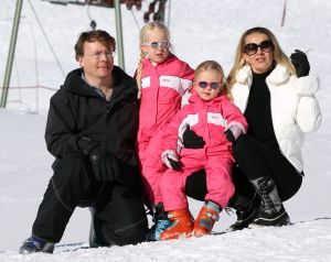 23-02-2011 KONINKLIJK HUIS: KONINKLIJKE FAMILIE OP WINTERSPORT IN LECH.Prins Willem-Alexander, Prinses Maxima,   Prinsessen Amalia, Alexia en Ariana. Koningin Beatrix, Prins Constantijn, Prinses Laurentien, Gravin  Eloise, Claus-Casimir en Leonore,Prinses Mabel en Prins Friso met hun kinderen Luana en Zaria poseerden weer voor de media in het Oostenrijkse Lech.
foto: Albert den Iseger.