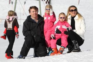 23-02-2011 KONINKLIJK HUIS: KONINKLIJKE FAMILIE OP WINTERSPORT IN LECH.Prins Willem-Alexander, Prinses Maxima,   Prinsessen Amalia, Alexia en Ariana. Koningin Beatrix, Prins Constantijn, Prinses Laurentien, Gravin  Eloise, Claus-Casimir en Leonore,Prinses Mabel en Prins Friso met hun kinderen Luana en Zaria poseerden weer voor de media in het Oostenrijkse Lech.
foto: Albert den Iseger.