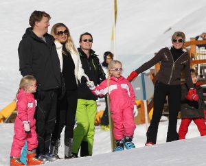 23-02-2011 KONINKLIJK HUIS: KONINKLIJKE FAMILIE OP WINTERSPORT IN LECH.Prins Willem-Alexander, Prinses Maxima,   Prinsessen Amalia, Alexia en Ariana. Koningin Beatrix, Prins Constantijn, Prinses Laurentien, Gravin  Eloise, Claus-Casimir en Leonore,Prinses Mabel en Prins Friso met hun kinderen Luana en Zaria poseerden weer voor de media in het Oostenrijkse Lech.
foto: Albert den Iseger.