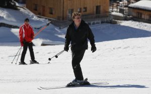23-02-2011 KONINKLIJK HUIS: KONINKLIJKE FAMILIE OP WINTERSPORT IN LECH.Prins Willem-Alexander, Prinses Maxima,   Prinsessen Amalia, Alexia en Ariana. Koningin Beatrix, Prins Constantijn, Prinses Laurentien, Gravin  Eloise, Claus-Casimir en Leonore,Prinses Mabel en Prins Friso met hun kinderen Luana en Zaria poseerden weer voor de media in het Oostenrijkse Lech.
foto: Albert den Iseger.