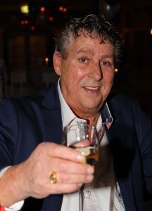 15-02-2011 SHOWBIZZ; JAAP BUIJS WORDT 65 JAAR EN DAAROM EEN FEESTJE. Het was een verrassingsfeestje voor Jaap Buijs georganisserd door zijn zoon en dochter. Hotel Spaander aan de Dijk was omgetoverd in een zeer sfeervol paleisje voor de jarige loco burgemeester van Volendam.
foto: Albert den Iseger