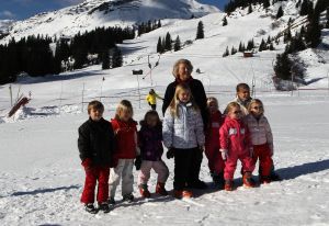 23-02-2011 KONINKLIJK HUIS: KONINKLIJKE FAMILIE OP WINTERSPORT IN LECH.Prins Willem-Alexander, Prinses Maxima,   Prinsessen Amalia, Alexia en Ariana. Koningin Beatrix, Prins Constantijn, Prinses Laurentien, Gravin  Eloise, Claus-Casimir en Leonore,Prinses Mabel en Prins Friso met hun kinderen Luana en Zaria poseerden weer voor de media in het Oostenrijkse Lech.
foto: Albert den Iseger.