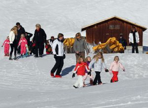23-02-2011 KONINKLIJK HUIS: KONINKLIJKE FAMILIE OP WINTERSPORT IN LECH.Prins Willem-Alexander, Prinses Maxima,   Prinsessen Amalia, Alexia en Ariana. Koningin Beatrix, Prins Constantijn, Prinses Laurentien, Gravin  Eloise, Claus-Casimir en Leonore,Prinses Mabel en Prins Friso met hun kinderen Luana en Zaria poseerden weer voor de media in het Oostenrijkse Lech.
foto: Albert den Iseger.