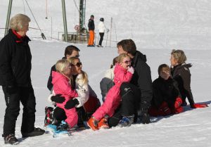 23-02-2011 KONINKLIJK HUIS: KONINKLIJKE FAMILIE OP WINTERSPORT IN LECH.Prins Willem-Alexander, Prinses Maxima,   Prinsessen Amalia, Alexia en Ariana. Koningin Beatrix, Prins Constantijn, Prinses Laurentien, Gravin  Eloise, Claus-Casimir en Leonore,Prinses Mabel en Prins Friso met hun kinderen Luana en Zaria poseerden weer voor de media in het Oostenrijkse Lech.
foto: Albert den Iseger.