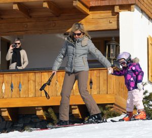 23-02-2011 KONINKLIJK HUIS: KONINKLIJKE FAMILIE OP WINTERSPORT IN LECH.Prins Willem-Alexander, Prinses Maxima,   Prinsessen Amalia, Alexia en Ariana. Koningin Beatrix, Prins Constantijn, Prinses Laurentien, Gravin  Eloise, Claus-Casimir en Leonore,Prinses Mabel en Prins Friso met hun kinderen Luana en Zaria poseerden weer voor de media in het Oostenrijkse Lech.
foto: Albert den Iseger.