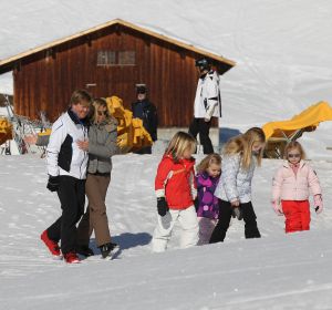 23-02-2011 KONINKLIJK HUIS: KONINKLIJKE FAMILIE OP WINTERSPORT IN LECH.Prins Willem-Alexander, Prinses Maxima,   Prinsessen Amalia, Alexia en Ariana. Koningin Beatrix, Prins Constantijn, Prinses Laurentien, Gravin  Eloise, Claus-Casimir en Leonore,Prinses Mabel en Prins Friso met hun kinderen Luana en Zaria poseerden weer voor de media in het Oostenrijkse Lech.
foto: Albert den Iseger.