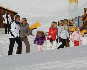 23-02-2011 KONINKLIJK HUIS: KONINKLIJKE FAMILIE OP WINTERSPORT IN LECH.Prins Willem-Alexander, Prinses Maxima,   Prinsessen Amalia, Alexia en Ariana. Koningin Beatrix, Prins Constantijn, Prinses Laurentien, Gravin  Eloise, Claus-Casimir en Leonore,Prinses Mabel en Prins Friso met hun kinderen Luana en Zaria poseerden weer voor de media in het Oostenrijkse Lech.
foto: Albert den Iseger.