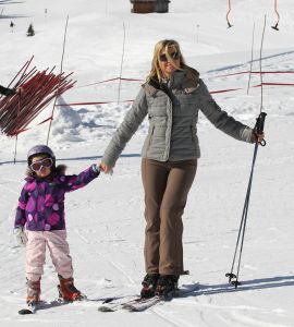 23-02-2011 KONINKLIJK HUIS: KONINKLIJKE FAMILIE OP WINTERSPORT IN LECH.Prins Willem-Alexander, Prinses Maxima,   Prinsessen Amalia, Alexia en Ariana. Koningin Beatrix, Prins Constantijn, Prinses Laurentien, Gravin  Eloise, Claus-Casimir en Leonore,Prinses Mabel en Prins Friso met hun kinderen Luana en Zaria poseerden weer voor de media in het Oostenrijkse Lech.
foto: Albert den Iseger.