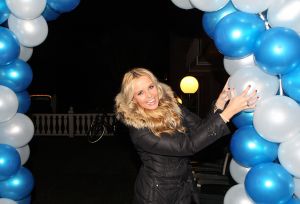 15-02-2011 SHOWBIZZ; JAAP BUIJS WORDT 65 JAAR EN DAAROM EEN FEESTJE. Het was een verrassingsfeestje voor Jaap Buijs georganisserd door zijn zoon en dochter. Hotel Spaander aan de Dijk was omgetoverd in een zeer sfeervol paleisje voor de jarige loco burgemeester van Volendam.
foto: Albert den Iseger