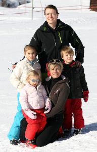 23-02-2011 KONINKLIJK HUIS: KONINKLIJKE FAMILIE OP WINTERSPORT IN LECH.Prins Willem-Alexander, Prinses Maxima,   Prinsessen Amalia, Alexia en Ariana. Koningin Beatrix, Prins Constantijn, Prinses Laurentien, Gravin  Eloise, Claus-Casimir en Leonore,Prinses Mabel en Prins Friso met hun kinderen Luana en Zaria poseerden weer voor de media in het Oostenrijkse Lech.
foto: Albert den Iseger.