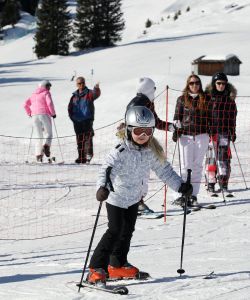 23-02-2011 KONINKLIJK HUIS: KONINKLIJKE FAMILIE OP WINTERSPORT IN LECH.Prins Willem-Alexander, Prinses Maxima,   Prinsessen Amalia, Alexia en Ariana. Koningin Beatrix, Prins Constantijn, Prinses Laurentien, Gravin  Eloise, Claus-Casimir en Leonore,Prinses Mabel en Prins Friso met hun kinderen Luana en Zaria poseerden weer voor de media in het Oostenrijkse Lech.
foto: Albert den Iseger.